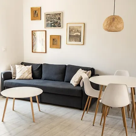 Valeria Louis Perfect Getaway - Great Location Center Apartman