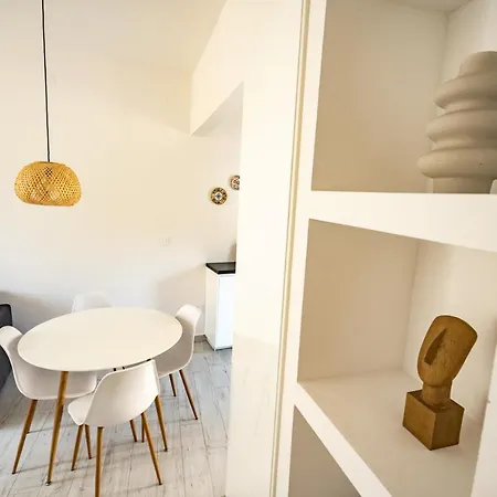 Apartment Valeria Louis Perfect Getaway - Great Location Center *