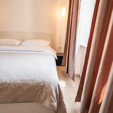 Valeria Louis Perfect Getaway - Great Location Center Split