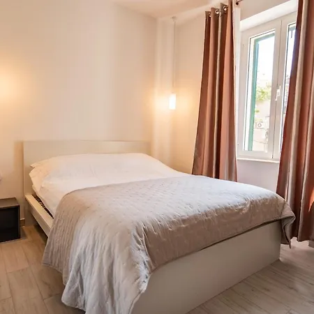 Valeria Louis Perfect Getaway - Great Location Center Apartment