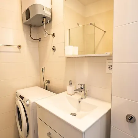 Valeria Louis Perfect Getaway - Great Location Center Apartment